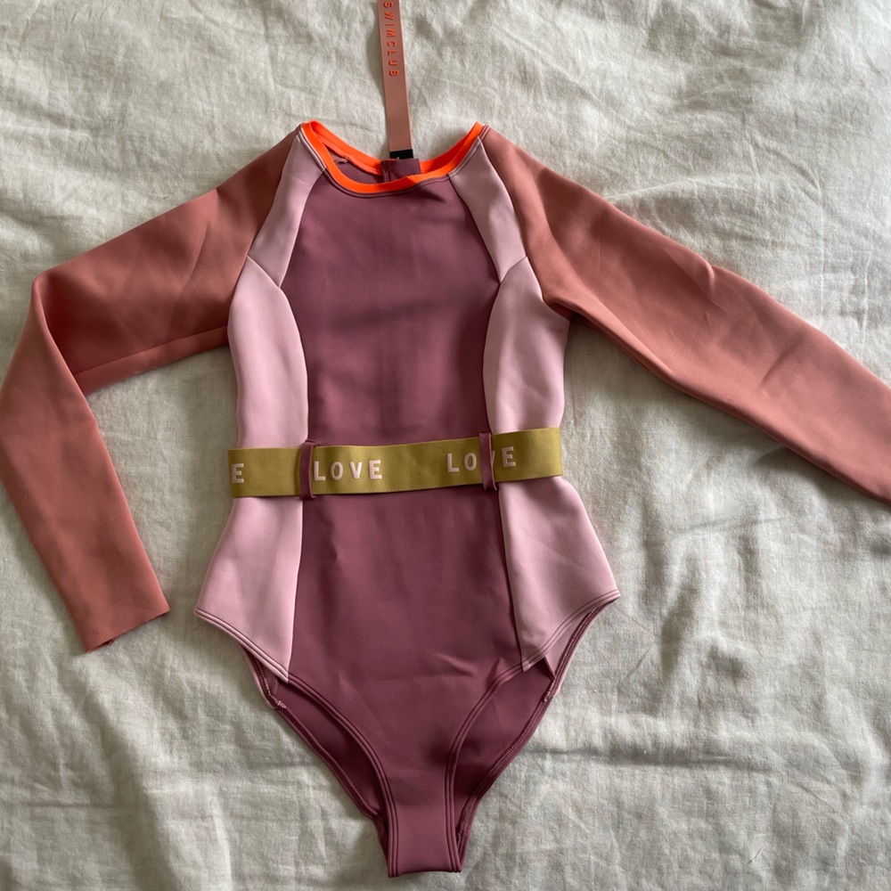 Love stories swimclub x HM